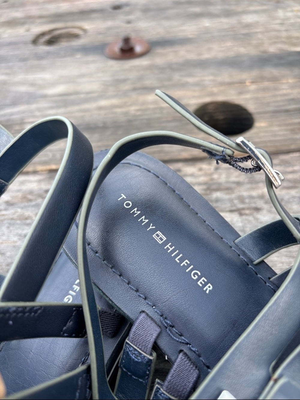Tommy Hilfiger Women’s Sz8M Navy Leather Logo Thong Sandals#0312 - Picture 2 of 10